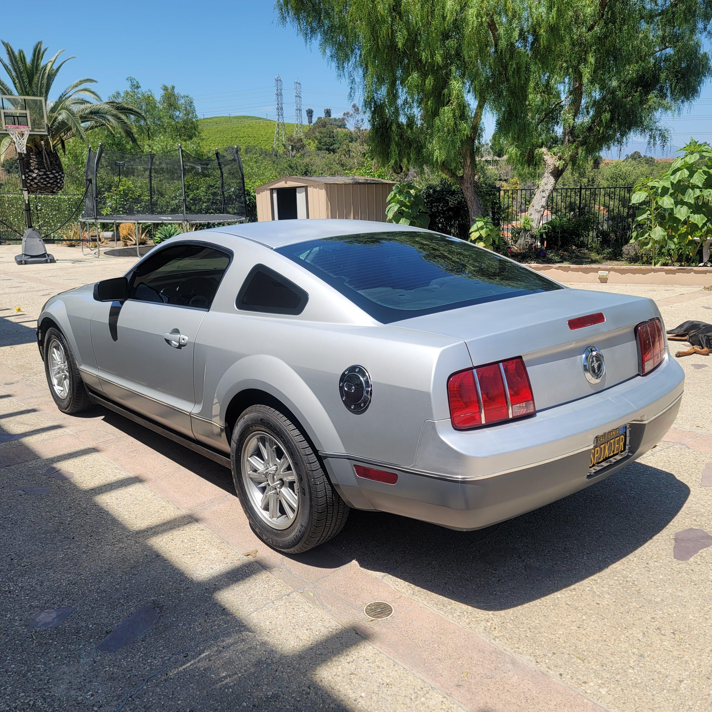 Used 2005 Ford Mustang Coupe RWD image 2