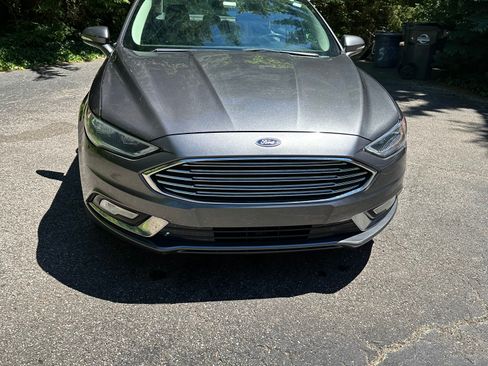 Used 2018 Ford Fusion Titanium FWD image 4