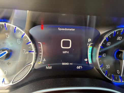 Used 2019 Chrysler Pacifica Limited w/ Tire & Wheel Group image 11