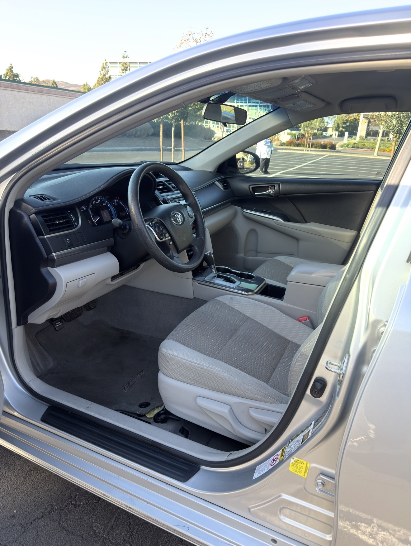 Used 2014 Toyota Camry LE FWD image 11