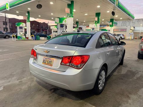 Used 2014 Chevrolet Cruze LS image 6