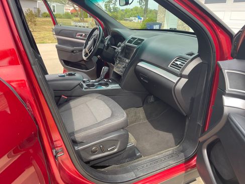 Used 2016 Ford Explorer XLT w/ Equipment Group 201A image 11