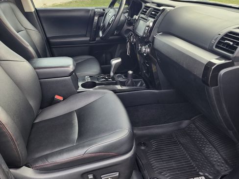 Used 2019 Toyota 4Runner TRD Off-Road Premium image 6