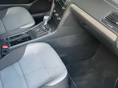 Used 2016 Volkswagen e-Golf SE image 10