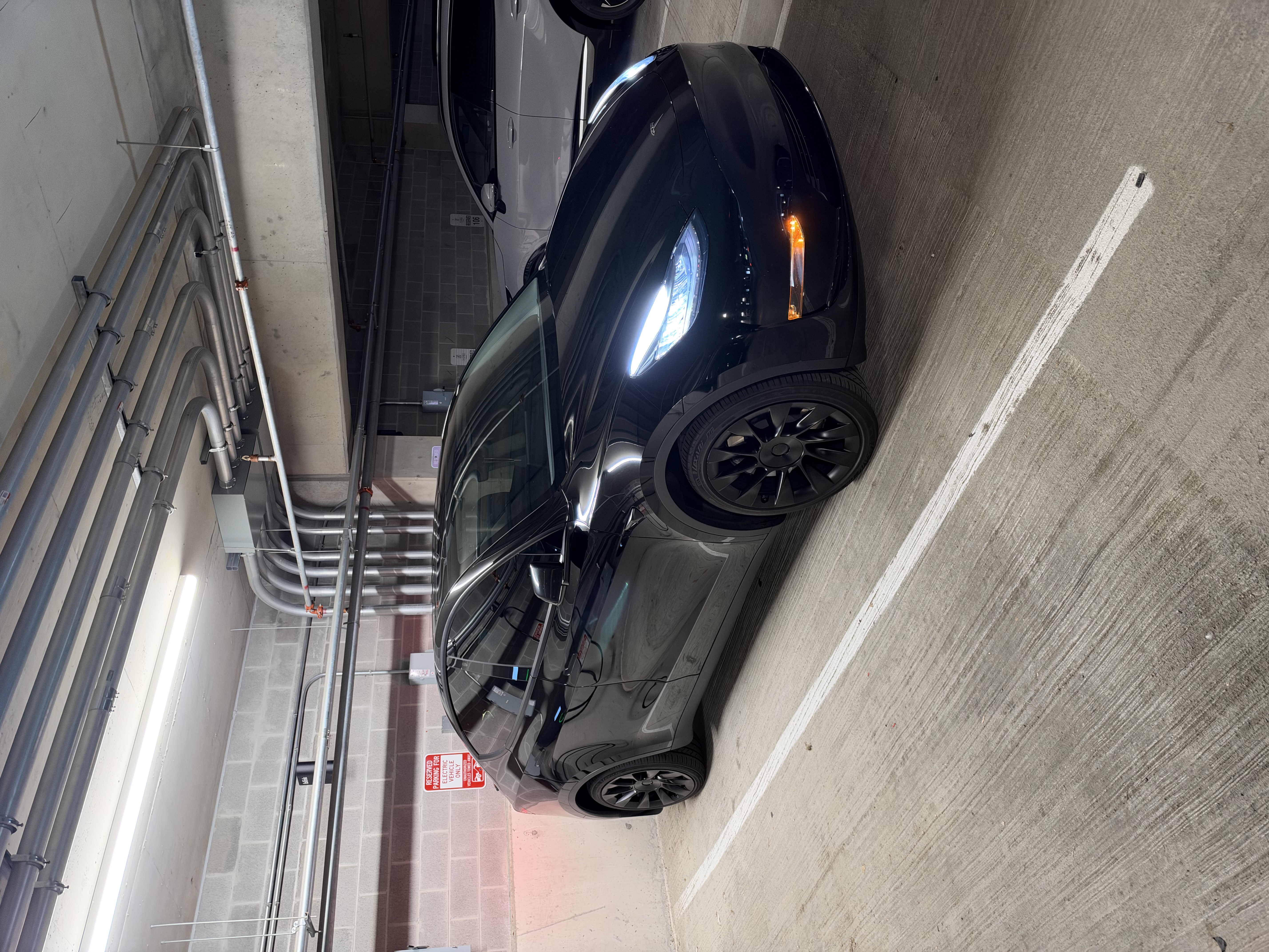 Used 2021 Tesla Model Y Long Range AWD/4WD image 1