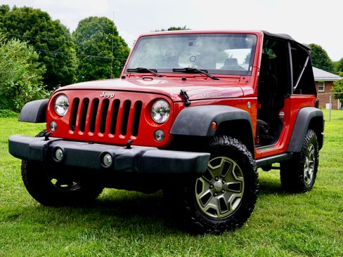Used 2016 Jeep Wrangler Rubicon w/ Power Convenience Group AWD/4WD image 4