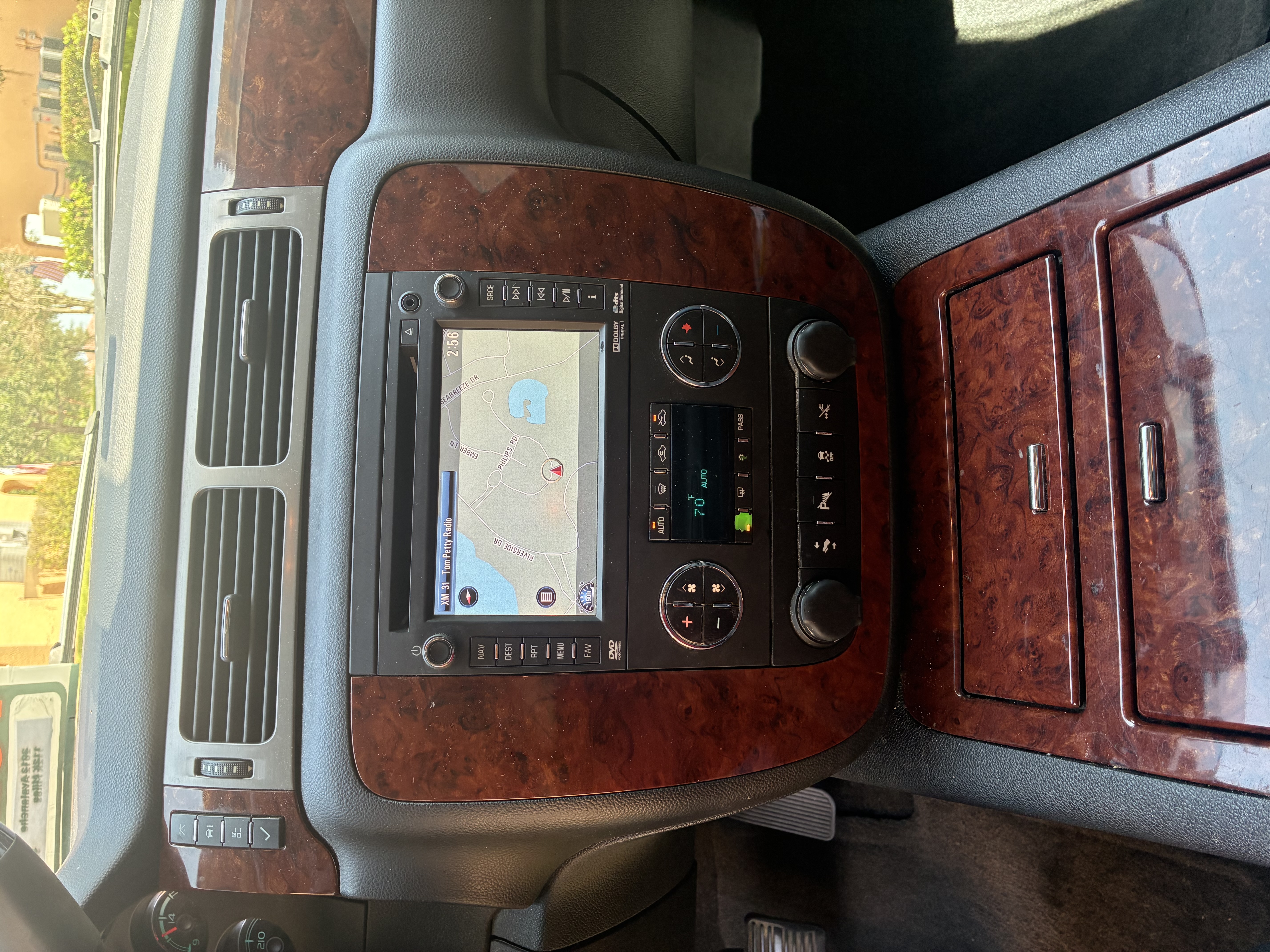 Used 2012 Chevrolet Avalanche LTZ AWD/4WD image 15
