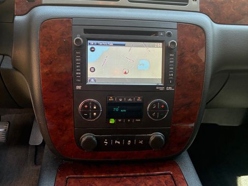 Used 2012 Chevrolet Avalanche LTZ AWD/4WD image 15