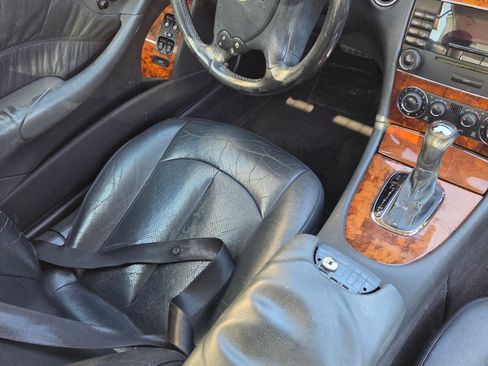 Used 2005 Mercedes-Benz CLK 320 Coupe image 10