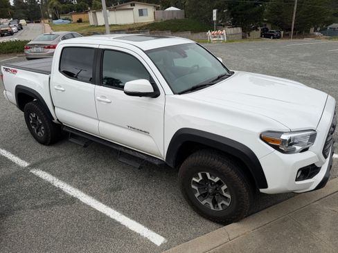 Used 2023 Toyota Tacoma TRD Off-Road w/ TRD Premium Off Road Package AWD/4WD image 17