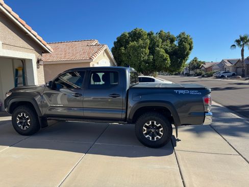 Used 2020 Toyota Tacoma TRD Off-Road image 4