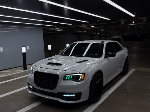 Used 2014 Chrysler 300 RWD image 6