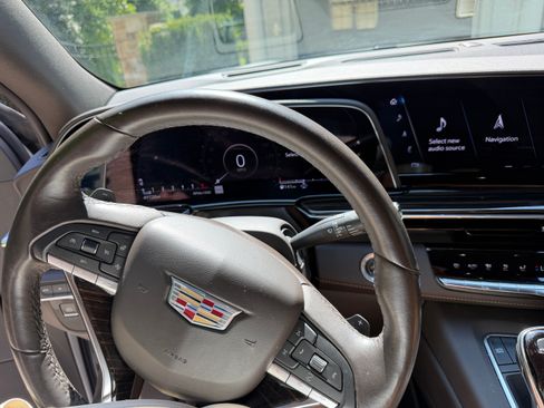 Used 2021 Cadillac Escalade ESV Premium Luxury w/ LPO, Illumination Package AWD/4WD image 10