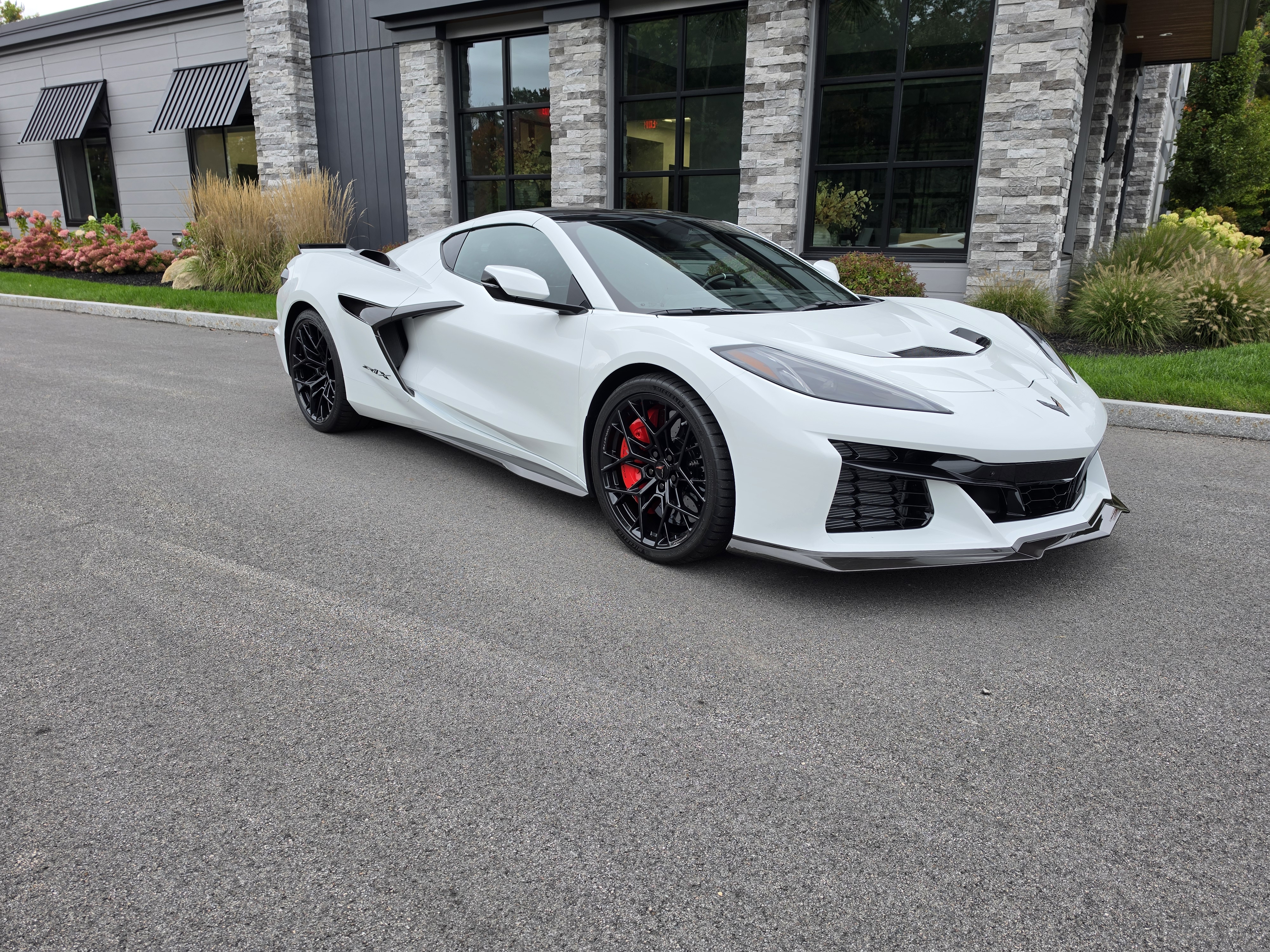 Used 2027 Chevrolet Corvette ZR1X w/ Stealth Interior Trim Package AWD/4WD image 2