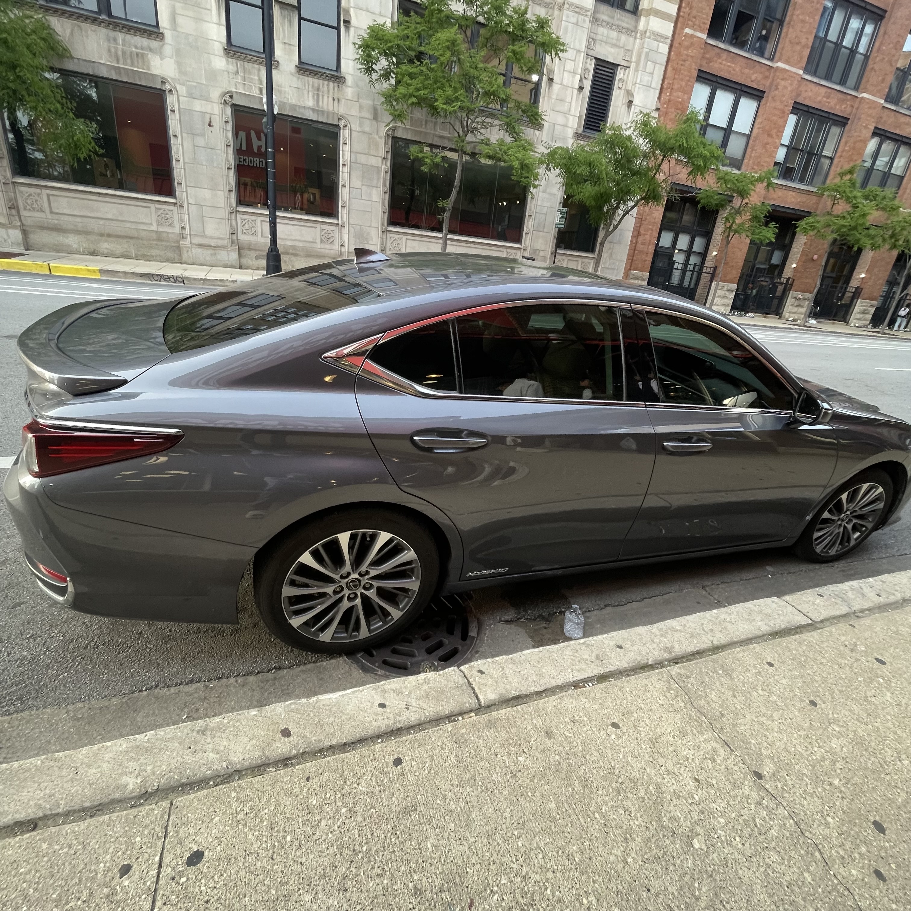 Used 2020 Lexus ES 300h w/ Premium Package FWD image 4