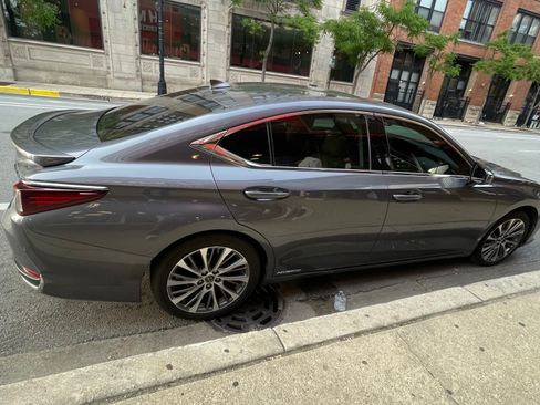 Used 2020 Lexus ES 300h w/ Premium Package FWD image 4