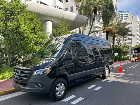 Used 2025 Mercedes-Benz Sprinter 2500 image 10