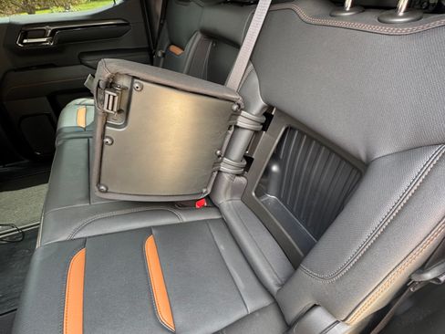 Used 2022 GMC Sierra 1500 AT4 w/ AT4 Premium Package AWD/4WD image 16