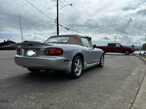 Used 1999 MAZDA MX-5 Miata RWD image 8