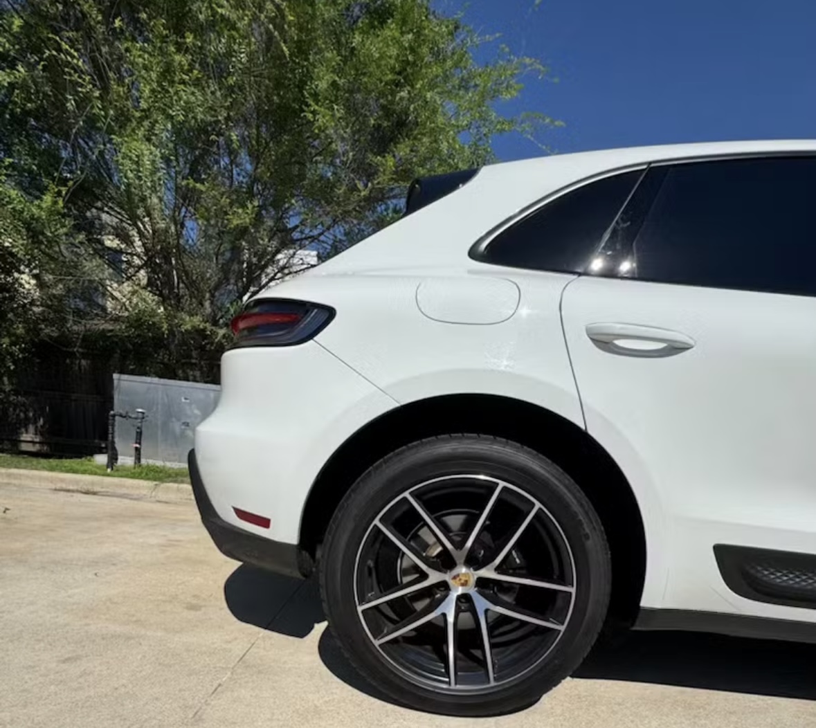Used 2022 Porsche Macan AWD/4WD image 2
