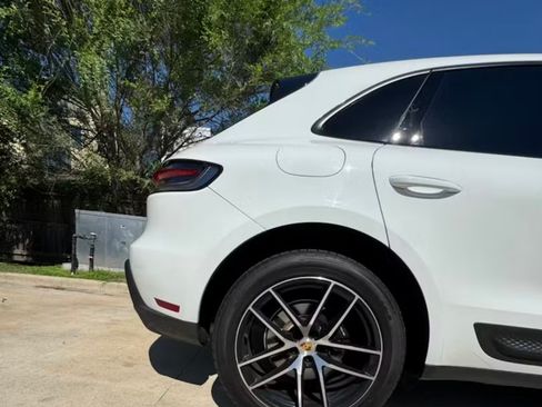 Used 2022 Porsche Macan AWD/4WD image 2