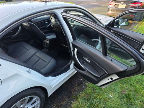 Used 2017 BMW 320i xDrive 320i xDrive Sedan 4D image 10