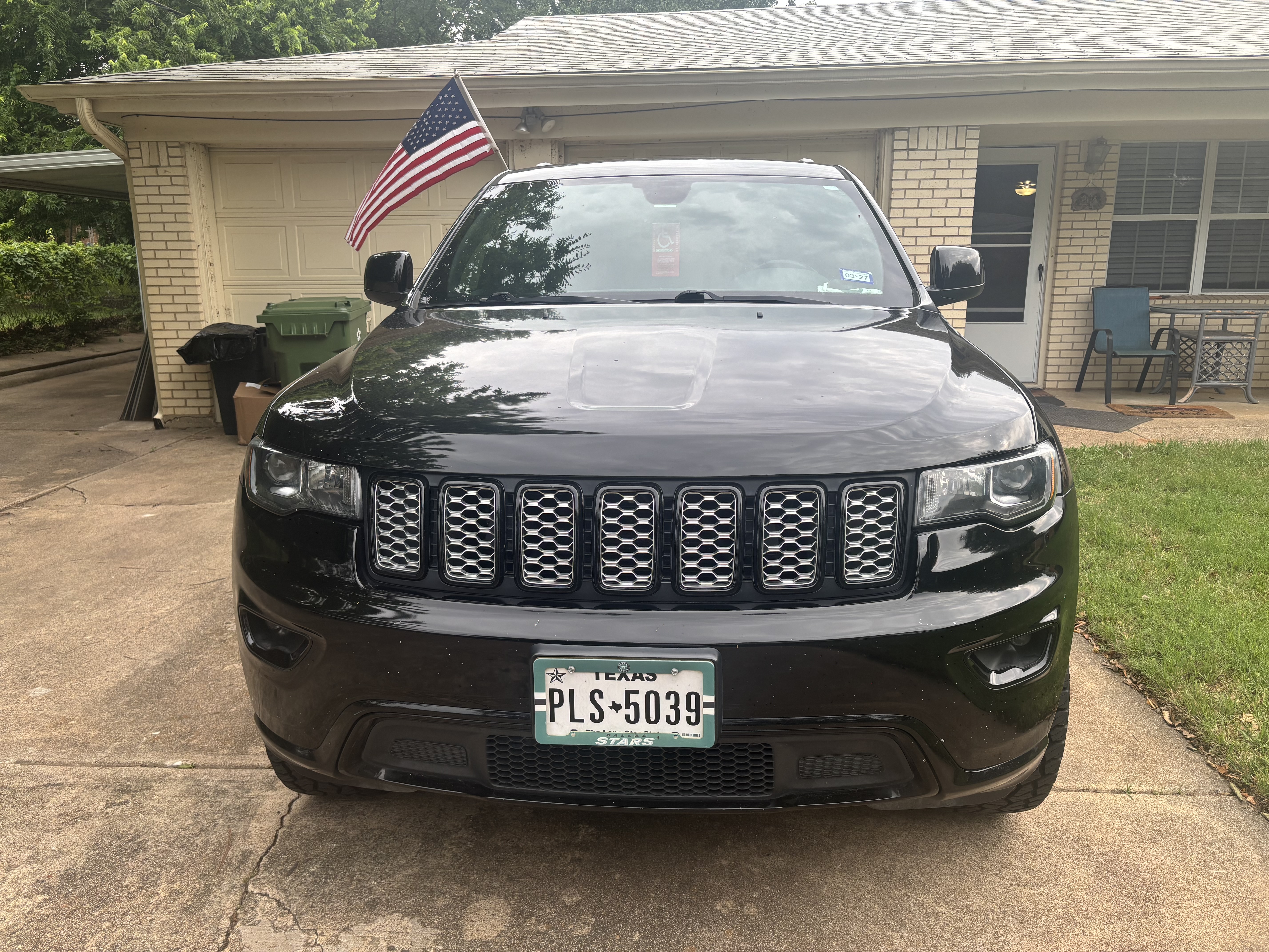 Used 2017 Jeep Grand Cherokee Altitude AWD/4WD image 1