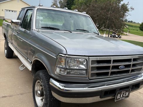 Used 1997 Ford F250 4x4 SuperCab Heavy Duty image 2