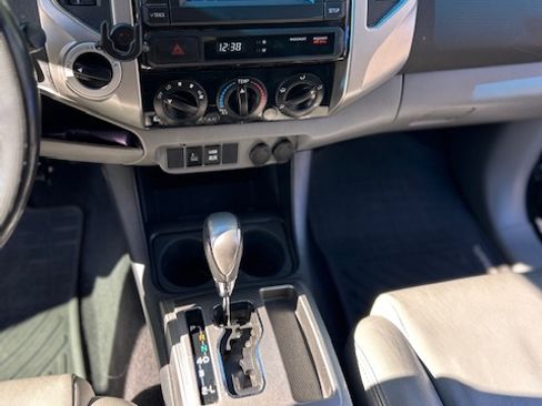 Used 2013 Toyota Tacoma 4x4 Access Cab V6 w/ TRD Off-Road Pkg image 16