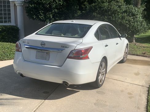 Used 2013 Nissan Altima 3.5 SV w/ Navigation Pkg image 1