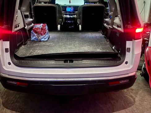 Used 2022 Jeep Wagoneer Series III w/ Premium Group I image 11