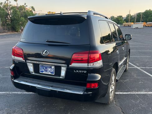 Used 2013 Lexus LX 570 4WD w/ Luxury Pkg image 9