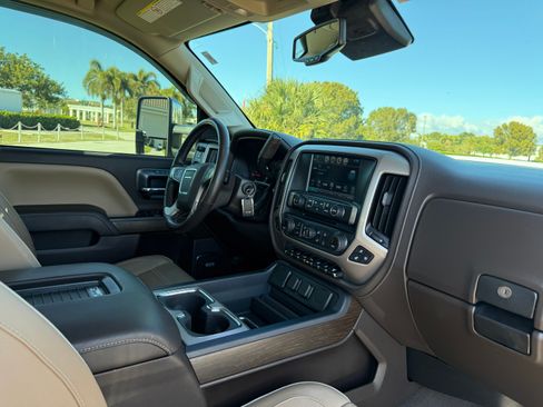 Used 2019 GMC Sierra 2500 Denali w/ Duramax Plus Package image 19