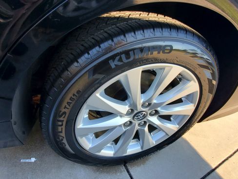 Used 2018 Toyota Camry LE image 10