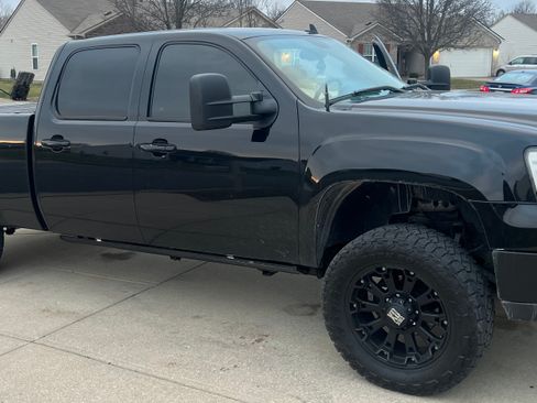 Used 2008 GMC Sierra 2500 SLT w/ Z71 Off-Road Package image 6