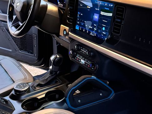 Used 2022 Ford Bronco Wildtrak image 13