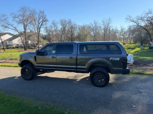 Used 2017 Ford F250 Lariat w/ Lariat Ultimate Package image 12
