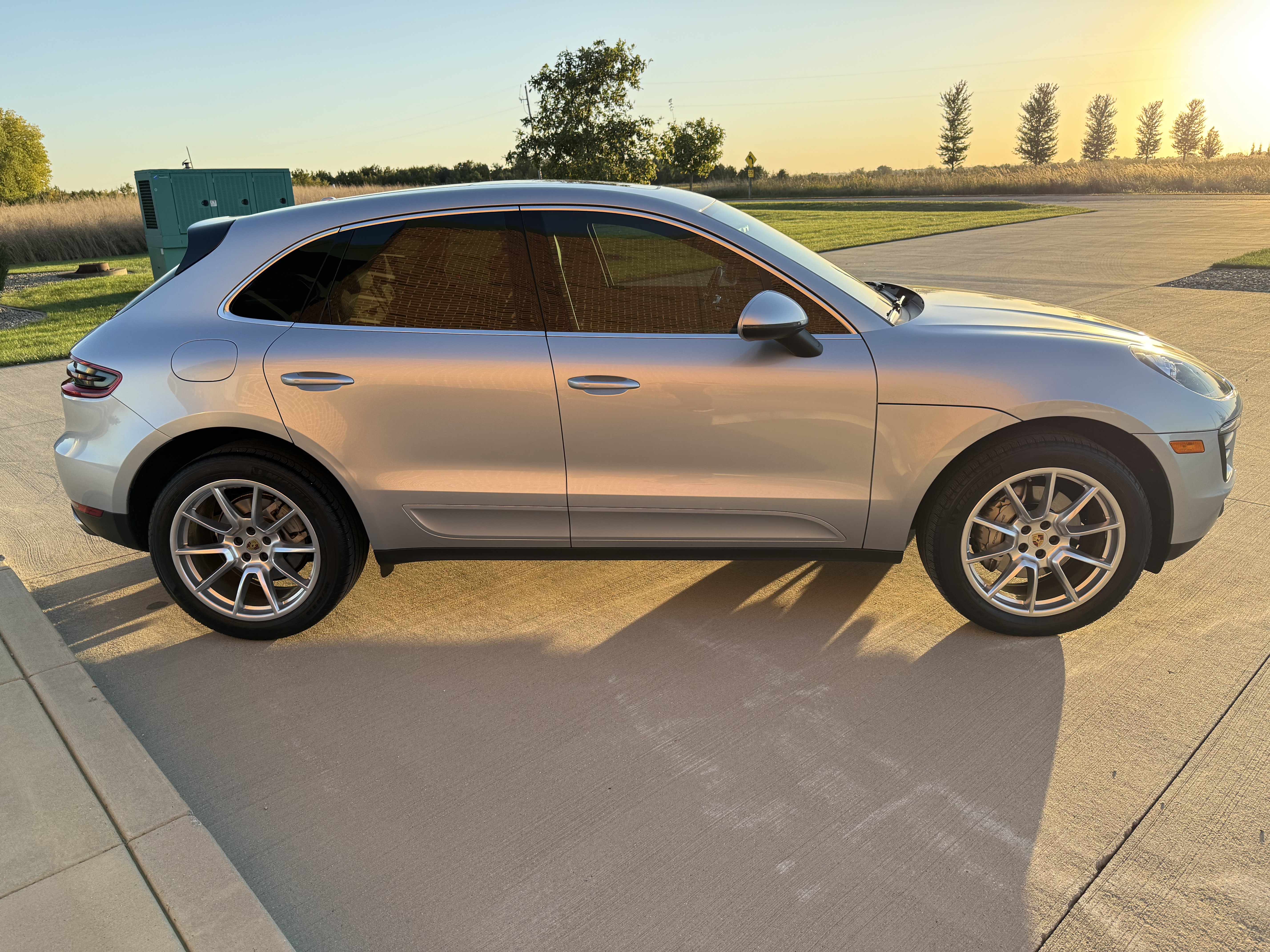 Used 2017 Porsche Macan S AWD/4WD image 5