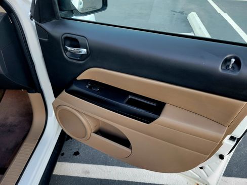 Used 2014 Jeep Patriot Sport w/ Power Value Group image 17