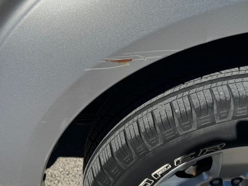 Used 2010 Nissan Frontier SE image 14