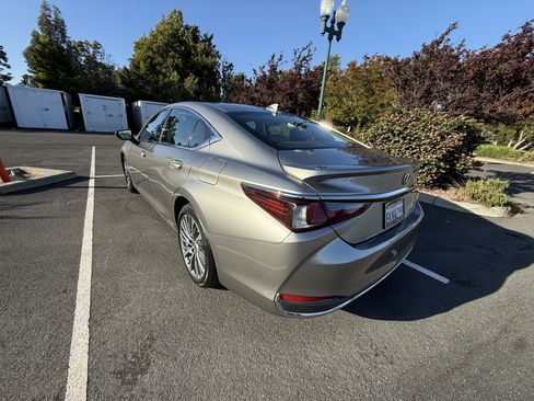 Used 2019 Lexus ES 300h w/ Premium Package FWD image 13