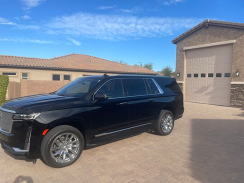 Used 2023 Cadillac Escalade ESV Premium Luxury w/ LPO, Radiant Package AWD/4WD image 5