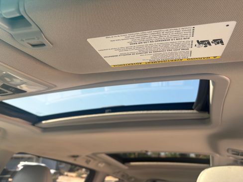 Used 2015 Toyota Sienna Limited FWD image 9
