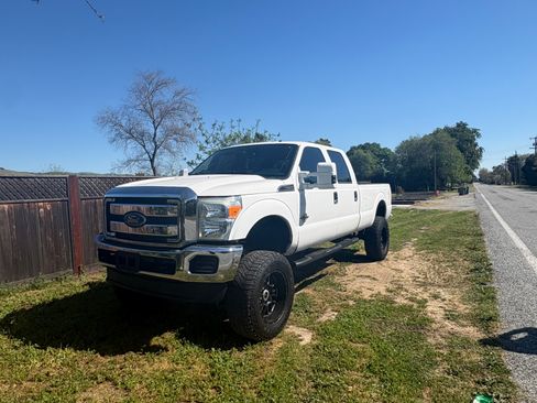 Used 2016 Ford F250 XLT image 1