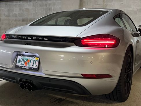 Used 2022 Porsche 718 Cayman image 1