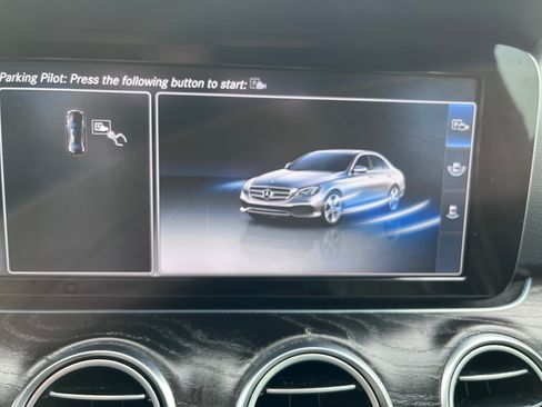 Used 2017 Mercedes-Benz E 300 4MATIC image 17