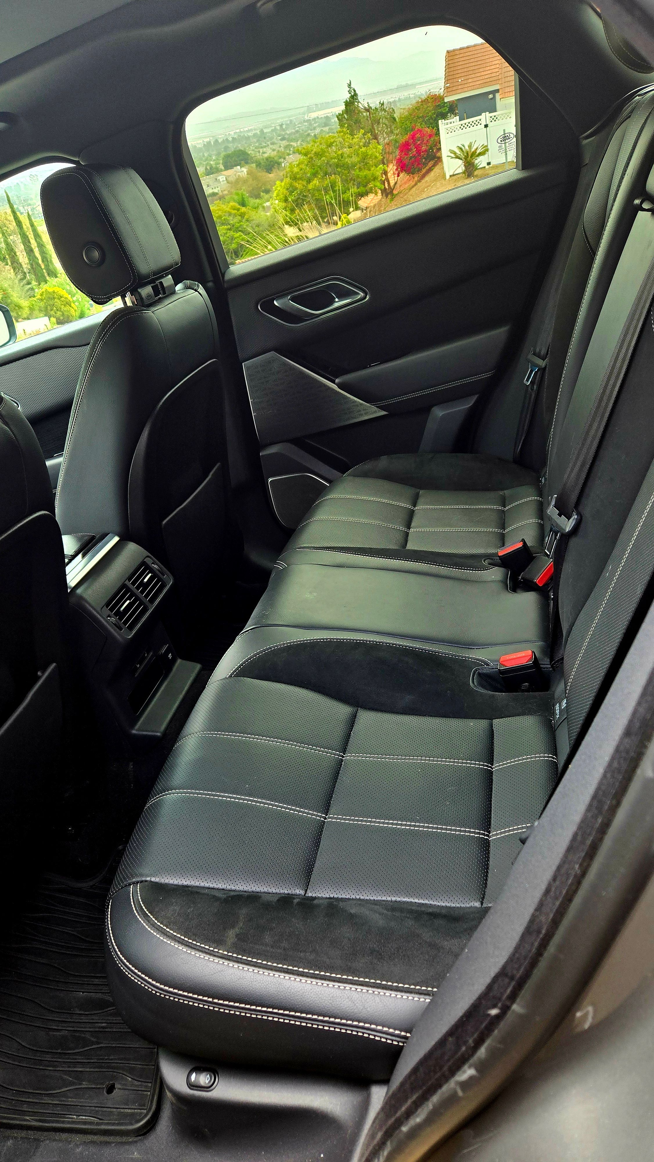 Used 2019 Land Rover Range Rover Velar R-Dynamic SE AWD/4WD image 6
