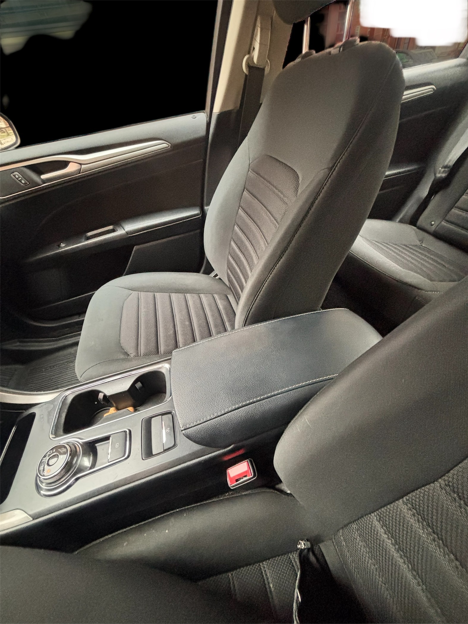 Used 2018 Ford Fusion SE w/ Fusion SE Technology Package FWD image 10