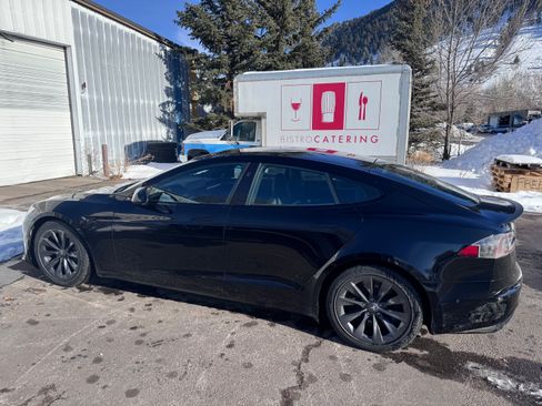 Used 2022 Tesla Model S Plaid image 2