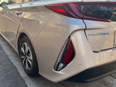 Used 2017 Toyota Prius Prime Advanced image 8